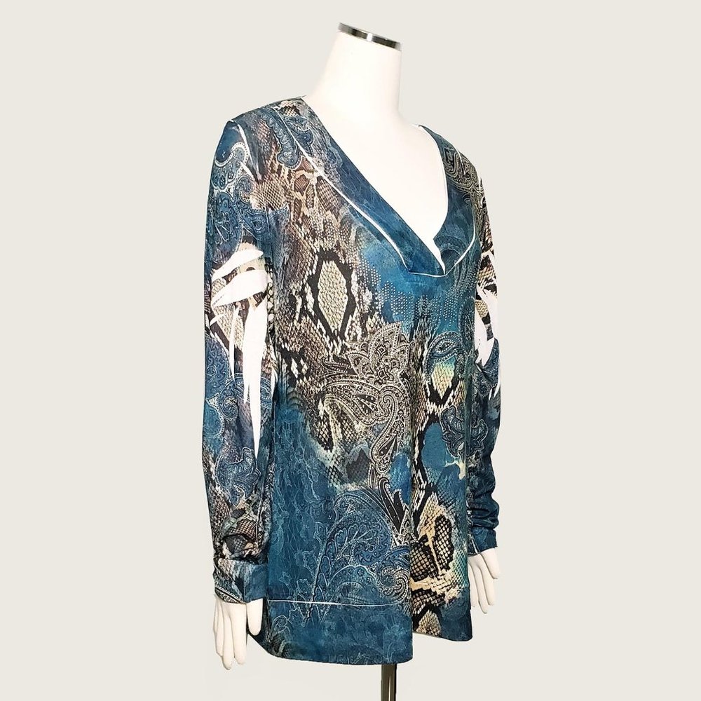 Cache Sweater with Reflective Tacking - Picture 6 of 11